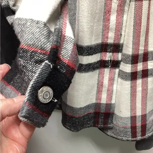 Zenana Outfitters plaid shacket. Size Large