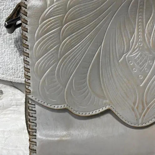 Patricia Nash Handcrafted Beige Tooled Leather Crossbody Bag Adjustable Strap - Image 3