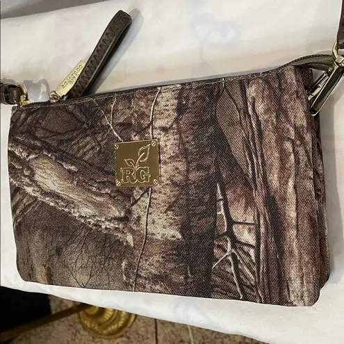 REALTREE GIRL brown camouflage crossbody/wristlet handbag purse removable strap