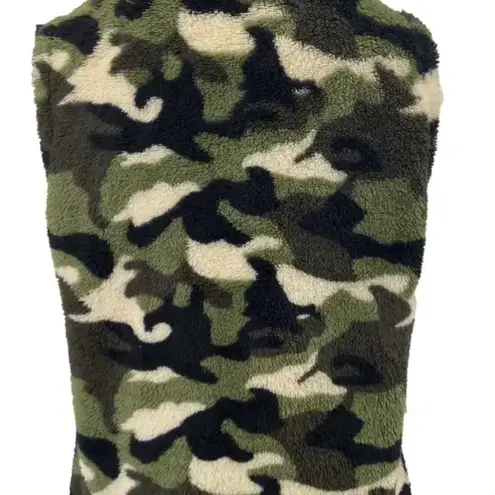 Chic Camouflage Faux Fur Vest w/ Matching Earrings Green Size L