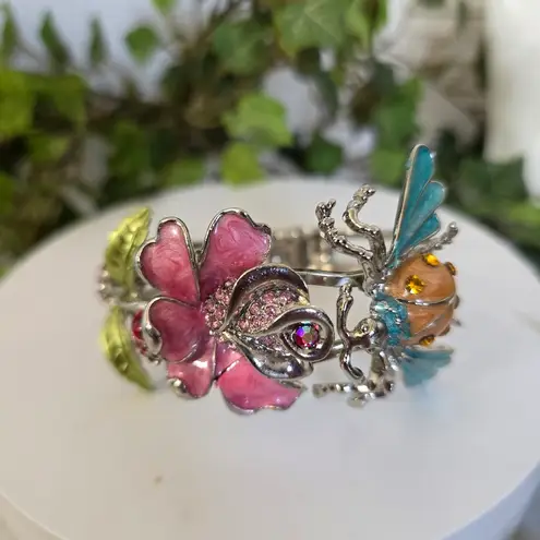 Vintage Clamper Hinge Bracelet Floral Ladybug Bee and Flower Silver