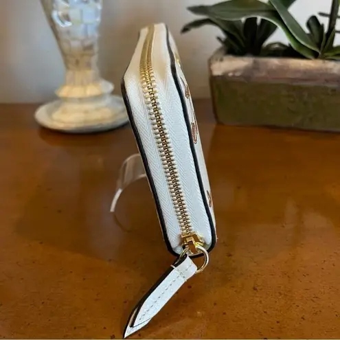 Gucci NIB  GG Marmont Leather Berry Cherry Strawberry White Long Zip Wallet