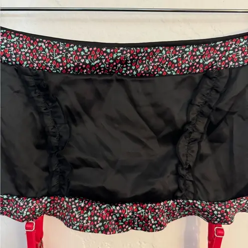 Victoria's Secret NWT VINTAGE VICTORIA’S SECRET STRAWBERRY PRINT SATIN GARTER BELT XS
