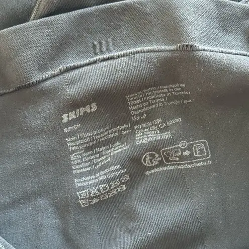 SKIMS Seamless Sculpt Strapless Thong Bodysuit Onyx
Size Small