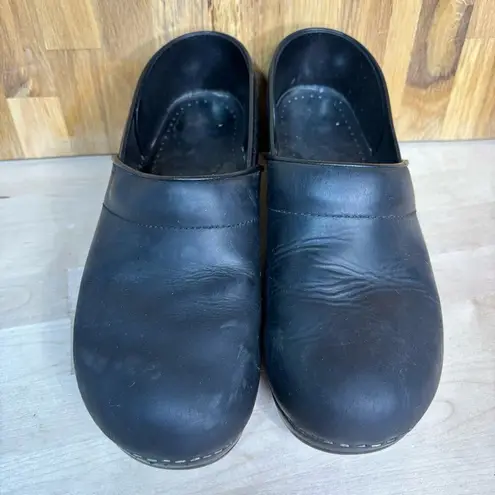 Dansko Black Matte Leather Professional Clog 40