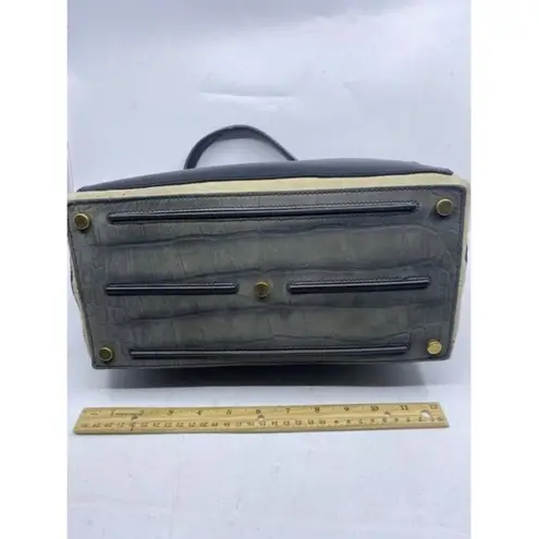 Saint Laurent Muse Two Ysl Embossed Rive Gauge Greenblack Leather Should…