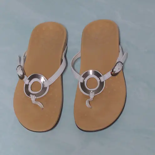 Vionic White Flip Flop Sandal Karina - Size 10-10.5 (est.)