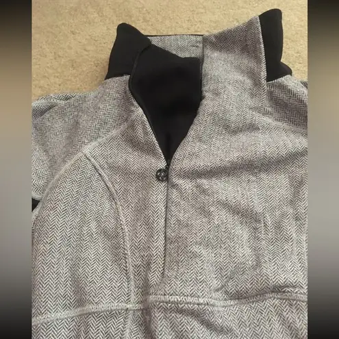 Lululemon  base runner pullover