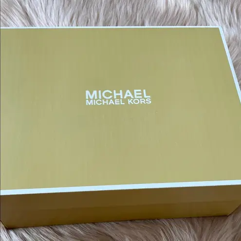 NWT Michael Michael Kors
Mandy Espadrille Wedge Sandals White Size 6.5