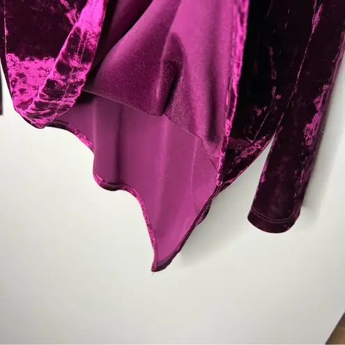 Karen Kane Burgundy Crushed Velvet Long Sleeve Asymmetrical Hem Top Size M