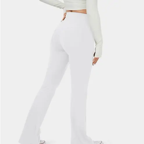 Halara 064HO- High Waisted Back Pocket Flare Yoga Leggings. Size XSmall (P)