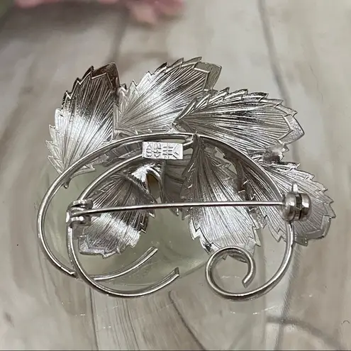 Vintage Asian 3D Flower Faux Pearl Brooch