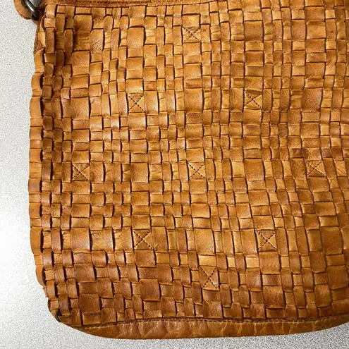 Valencia Holland Shoulder Bag Purse Cognac Woven Adjustable Strap Zip Brass Boho Tan