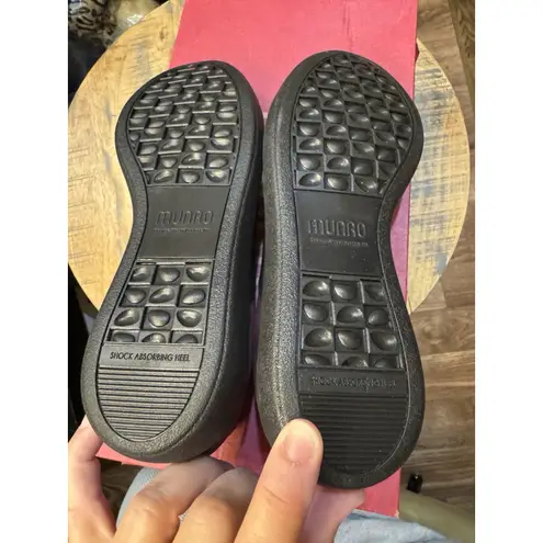 Munro Clay Slip On Sneaker Size 6 M Burgundy Leather Cushioned Shoes Loafer