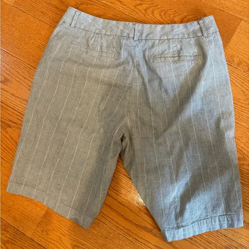 Dockers Women’s Bermuda Shorts | Size 12 | Gray Pinstripe | 10” Inseam