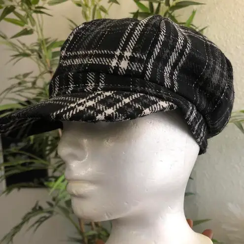 2000s Y2K Black and white plaid baker boy newsboy cap London European style Excellent condition Elastic cap band to fit multiple sizes