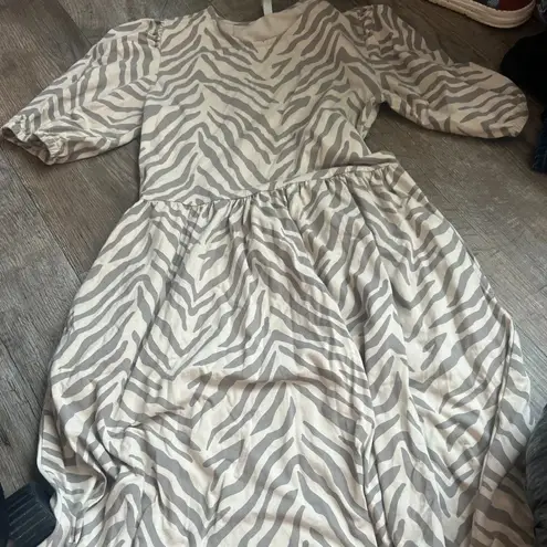 Mata Traders Inez Savanna Stripe Dress size M Size M