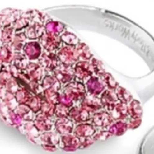PINK LIPS RHINESTONE RING Size 6