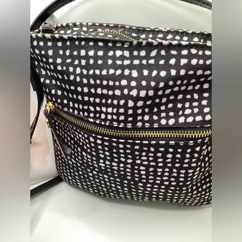 Cross body purse. New. Black and white pattern
