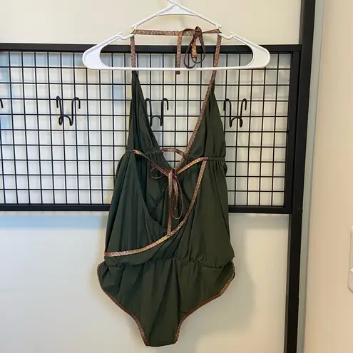 NWOT | Albertine women’s one piece swimsuit — size 2 Green