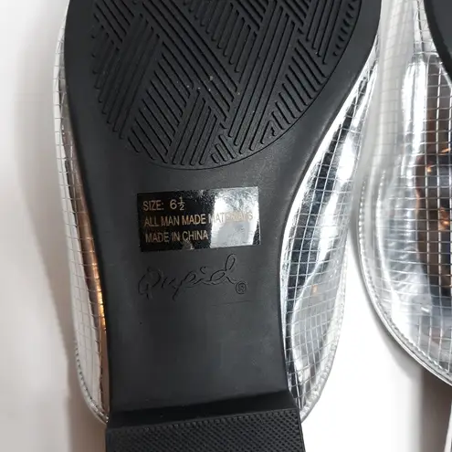 Qupid  Flat Shoes Women's Size 6.5 Silver Slip On - Image 5