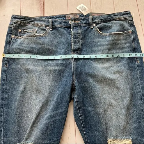 Torrid  Jeans NWT Womens 20S Blue Denim High Rise  Straight Button Fly Stud Slit