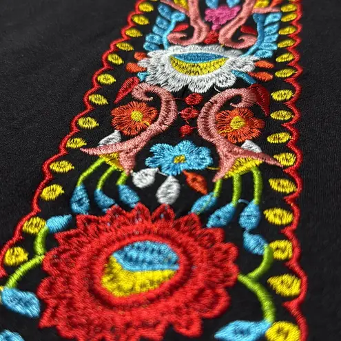 Women's medium Mexican V Neck Top Peasant Embroidered Blouse Short Sleeve Shirt Black