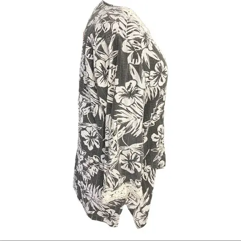 Cathy Daniels , Women’s top, Size Large, Gray & White Floral, 3/4 length sleeves - Image 3