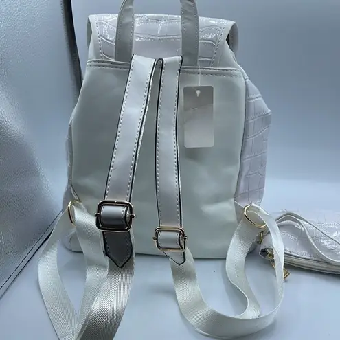 Boutique White Croc embossed vegan cinch backpack set.