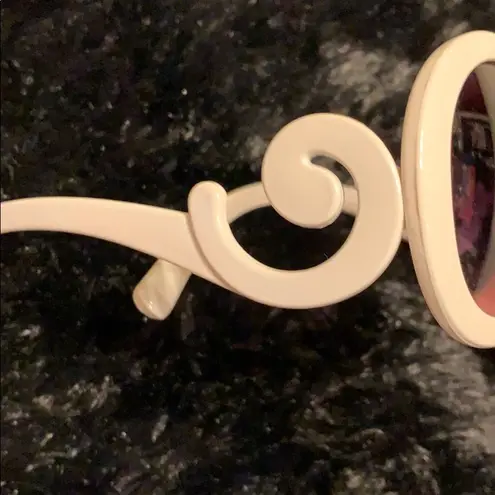 White round fashion sunglasses elegant NWOT