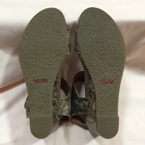 Taos Carousel 2 Wedge Size 8