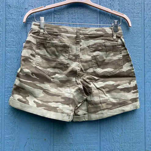 Caslon Women's Rolled Cuff Twill Green Camo Midi Shorts Small NWT