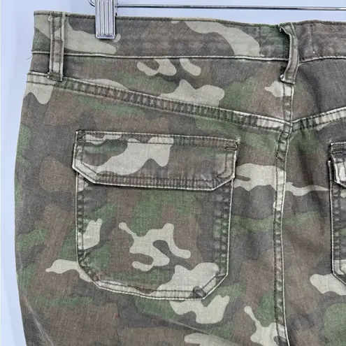 William Rast Skinny Green Camo Jeans with Front Zippers Size 32