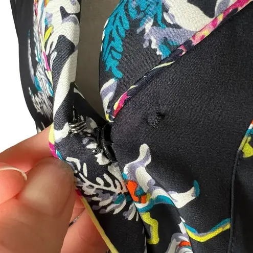 Cinq à Sept Floral Silk Button