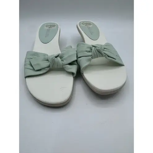 Aerosoles Y2K Vintage Microphone Light Green Bow Kitten Heel Slides Size 8 NIB