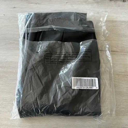 Isaac Mizrahi Live! Regular Perforated Hem Faux Leather Pants Black 10T NWOT