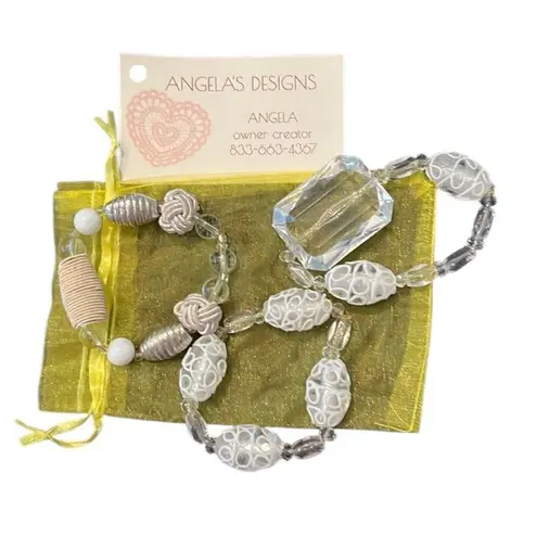 NWTâAngelas Designs set of 3 stretchy bracelets w/clear white silverâtanâbeads
