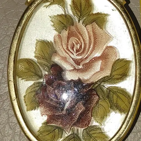 Roses Pendant Necklace 29 Inch Vintage Flowers Oval Pink Red Gold Tone Frame