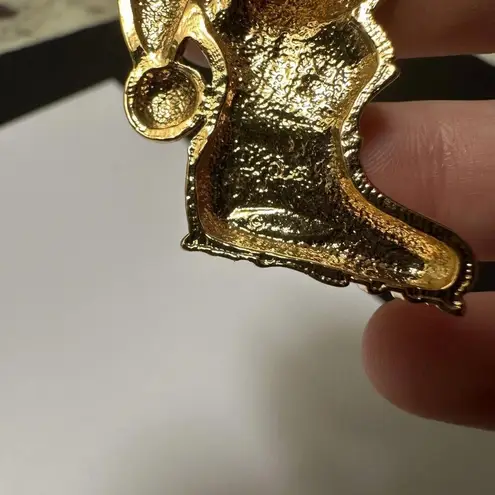 Avon Signed Cat In Boot With Red Santa Hat Holiday Brooch Pin Gold Tone