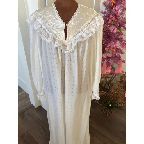 Vintage Vandemere Womens White Lace Trim Long Sleeve Nightgown Large Size undefined