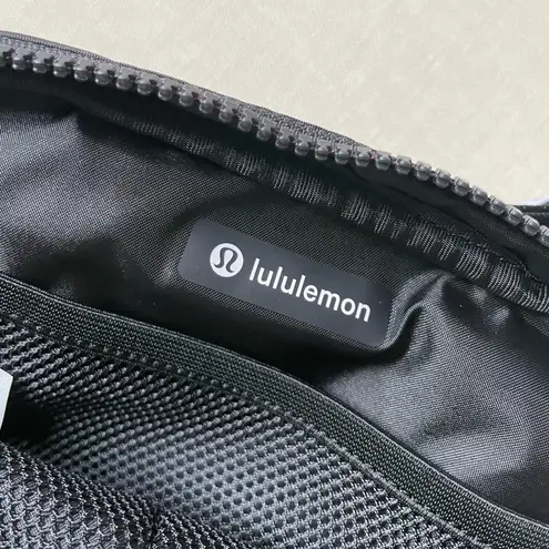 Lululemon everywhere belt bag 1L wordmark logo