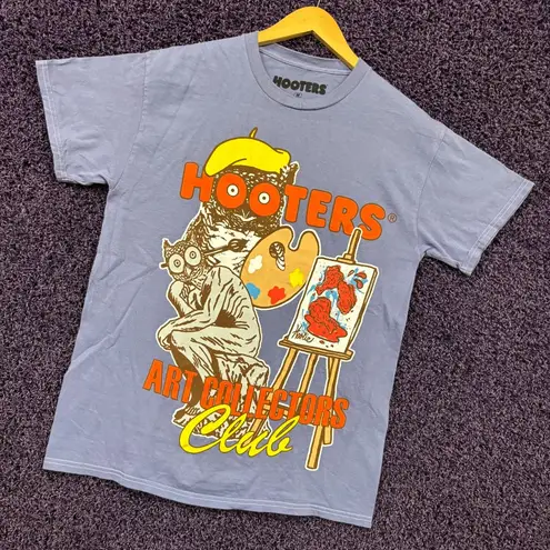 Hooters Art Collectors Club Wings Sports Bar Promo T-Shirt M