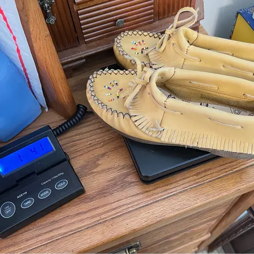 Leather Moccasins Woman’s Size 7 Beaded Fringe Soft leather made in Canada