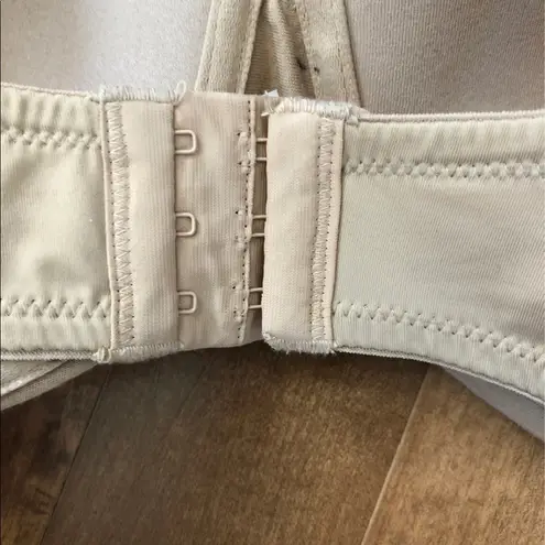 Maidenform stay put strapless size 38C