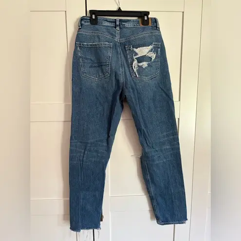 American Eagle  Mom Jeans Distressed Size 2