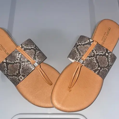 ANDRE ASSOUS Sandals Women 9 Tan Italian Leather Flip Flop Snakeskin Comfortable