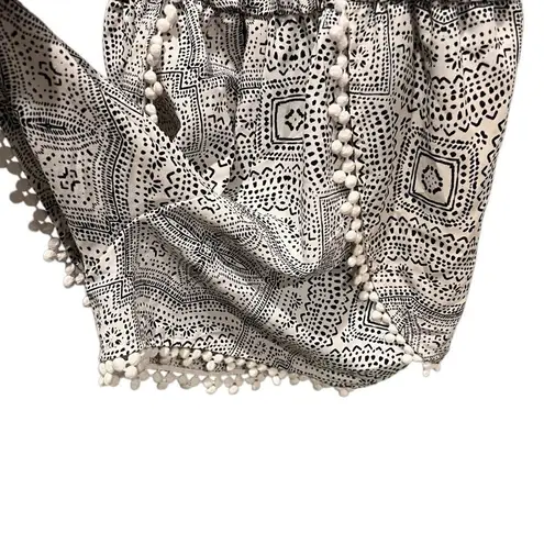 Xhilaration Xhileration black and cream abstract print romper shorts jumpsuit size medium