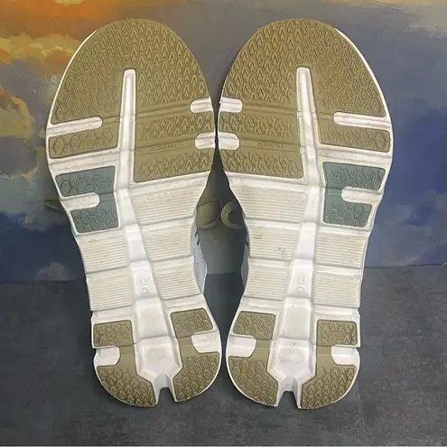 On Cloudrunner 2 Women's White Running Shoes Size 8.5