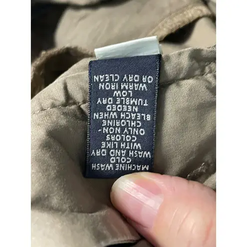 Banana Republic  Women's Khaki Cargo Shorts Stretch Size 2 - Image 8