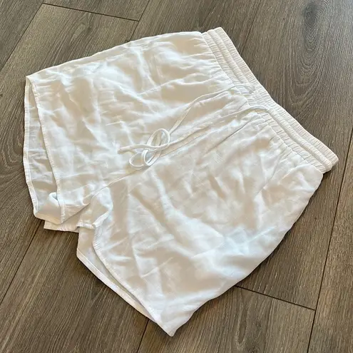 Princess Polly  Amelia Short White Size 4